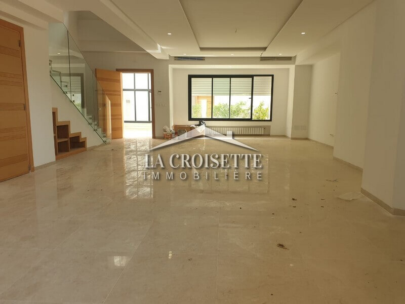 Triplex  S+3 ave jardin à La Soukra